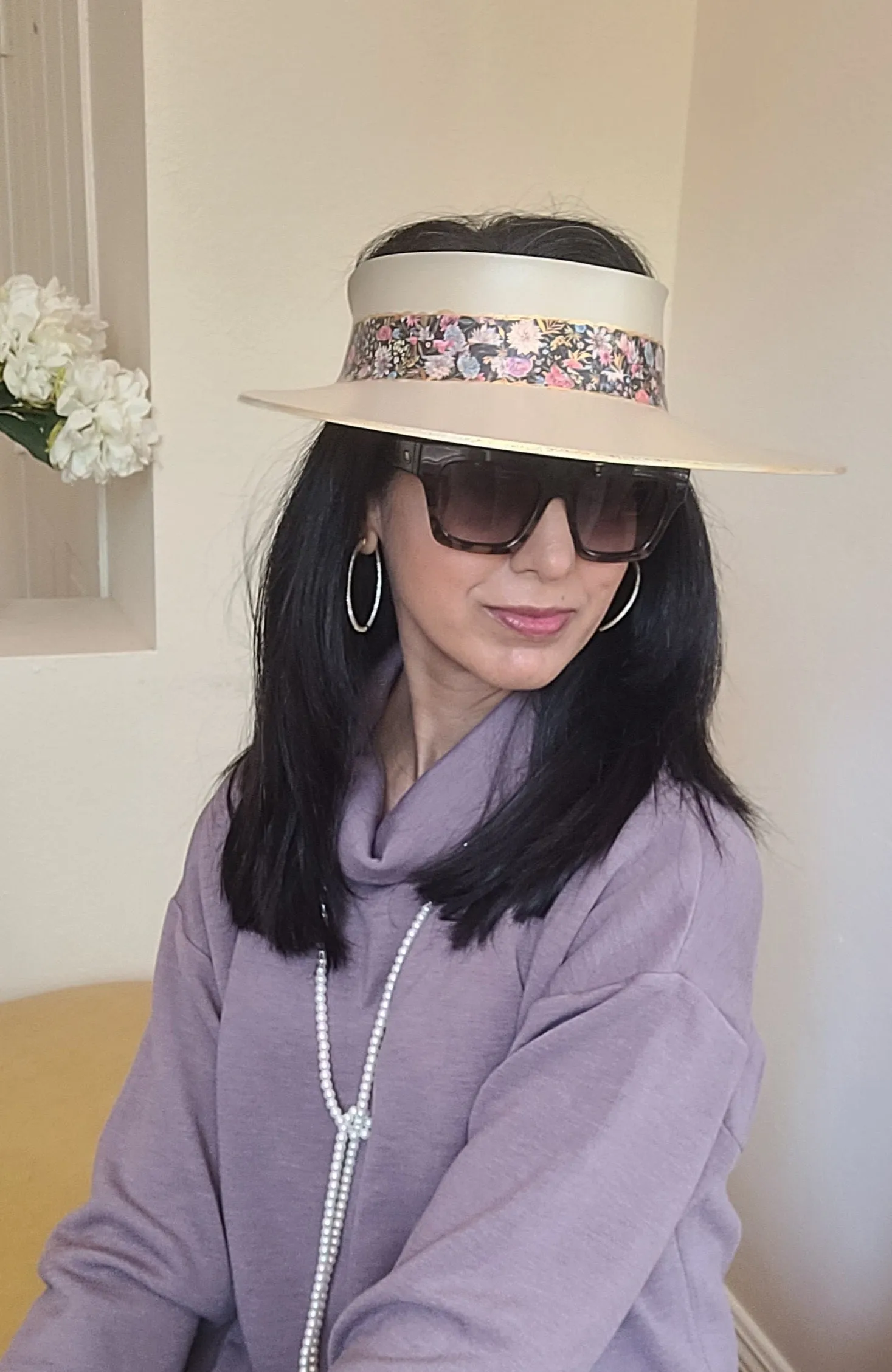 Beige "LadyEVA" Visor Hat with Dark Floral Band