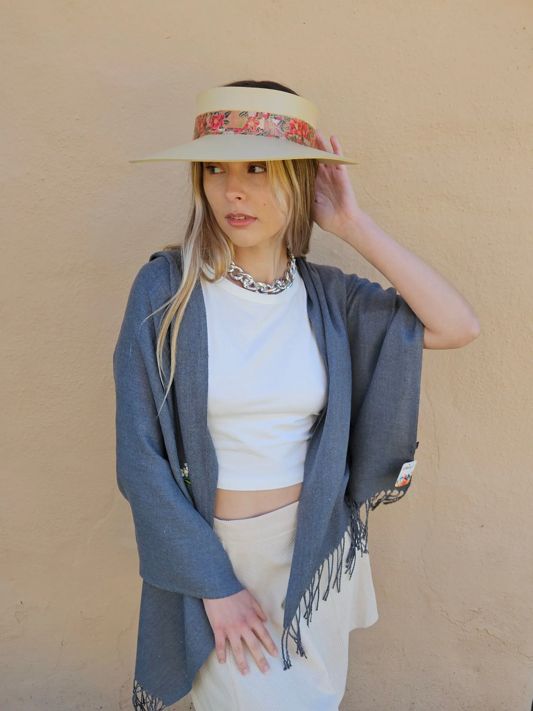 Beige "LadyEVA" Visor Hat with Deep Red Floral Band