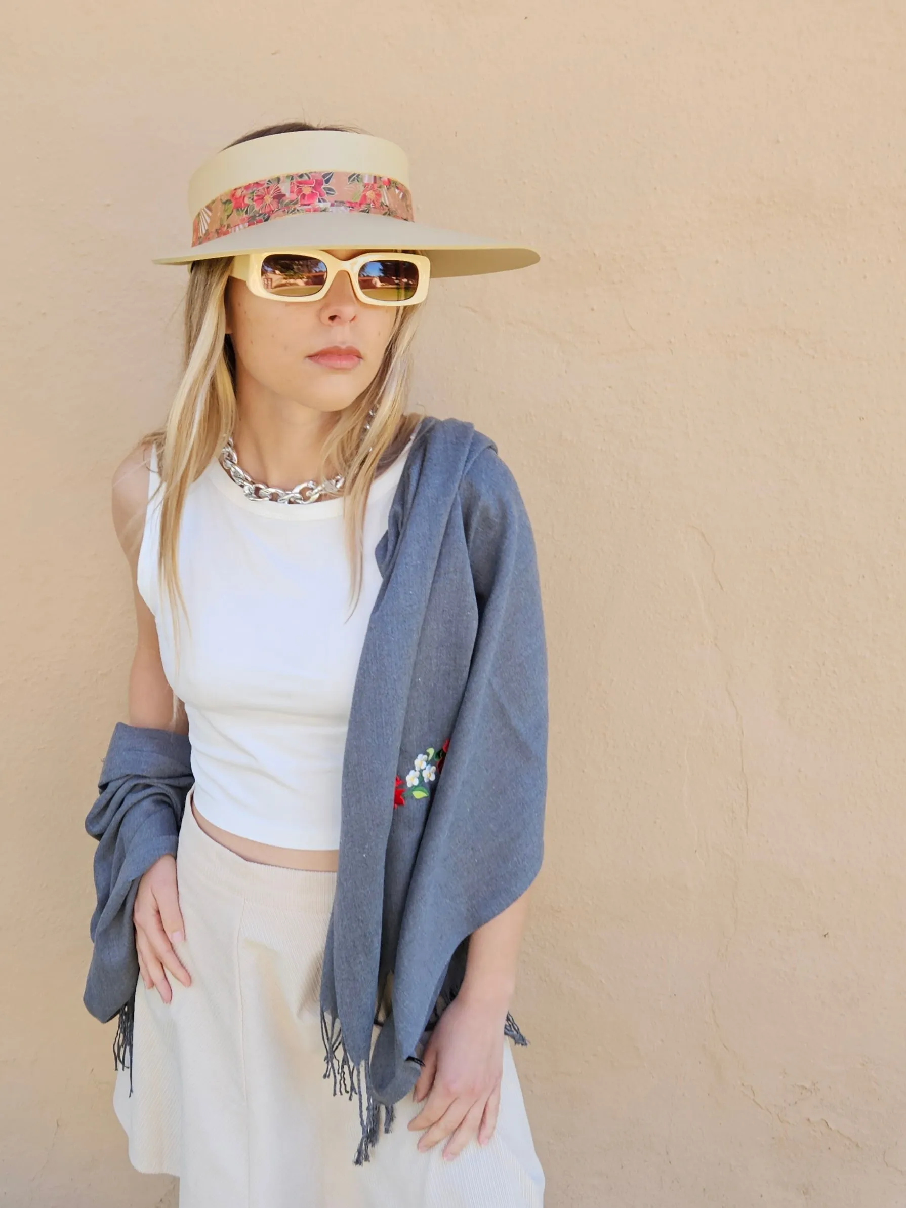 Beige "LadyEVA" Visor Hat with Deep Red Floral Band