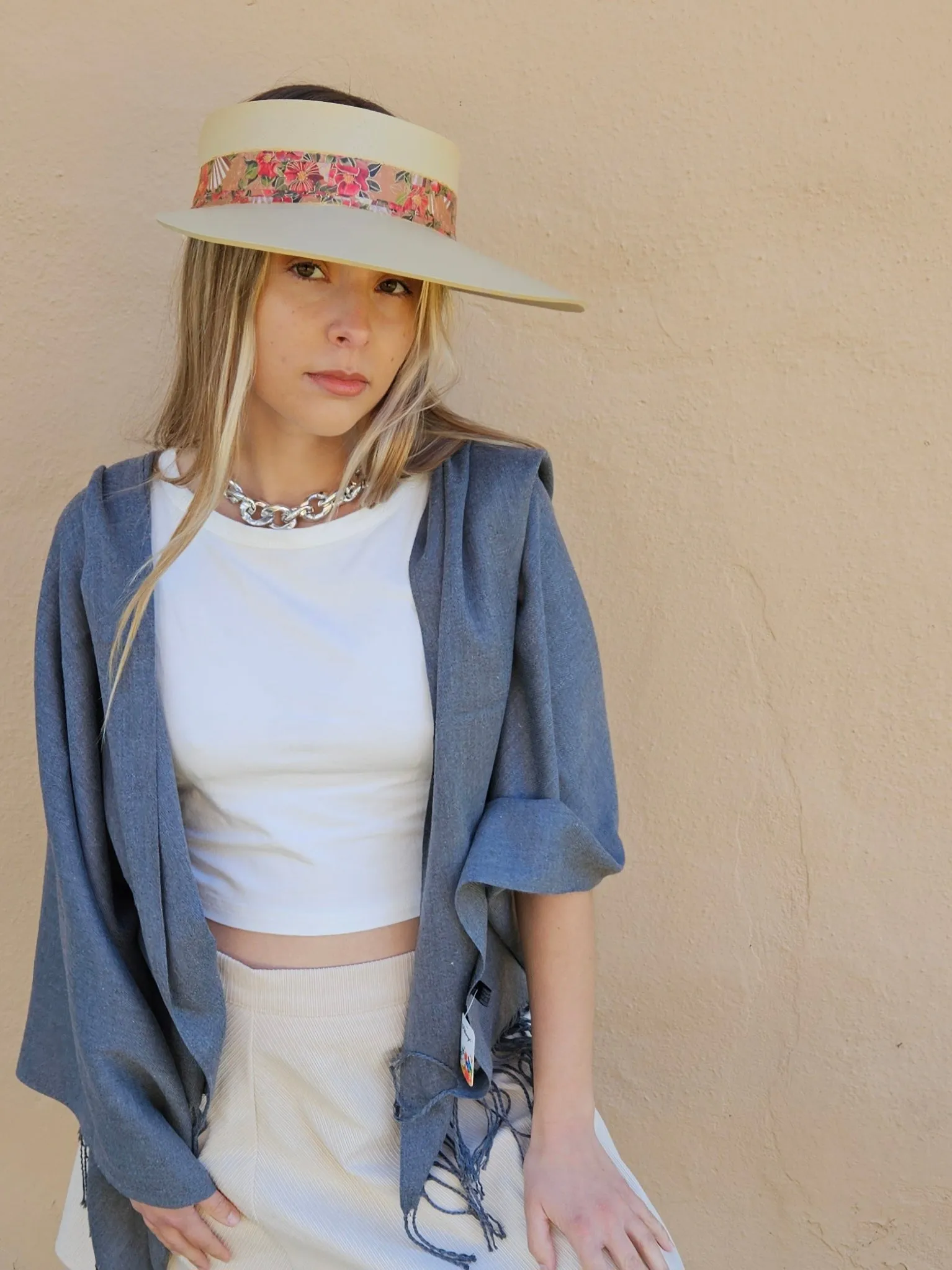 Beige "LadyEVA" Visor Hat with Deep Red Floral Band