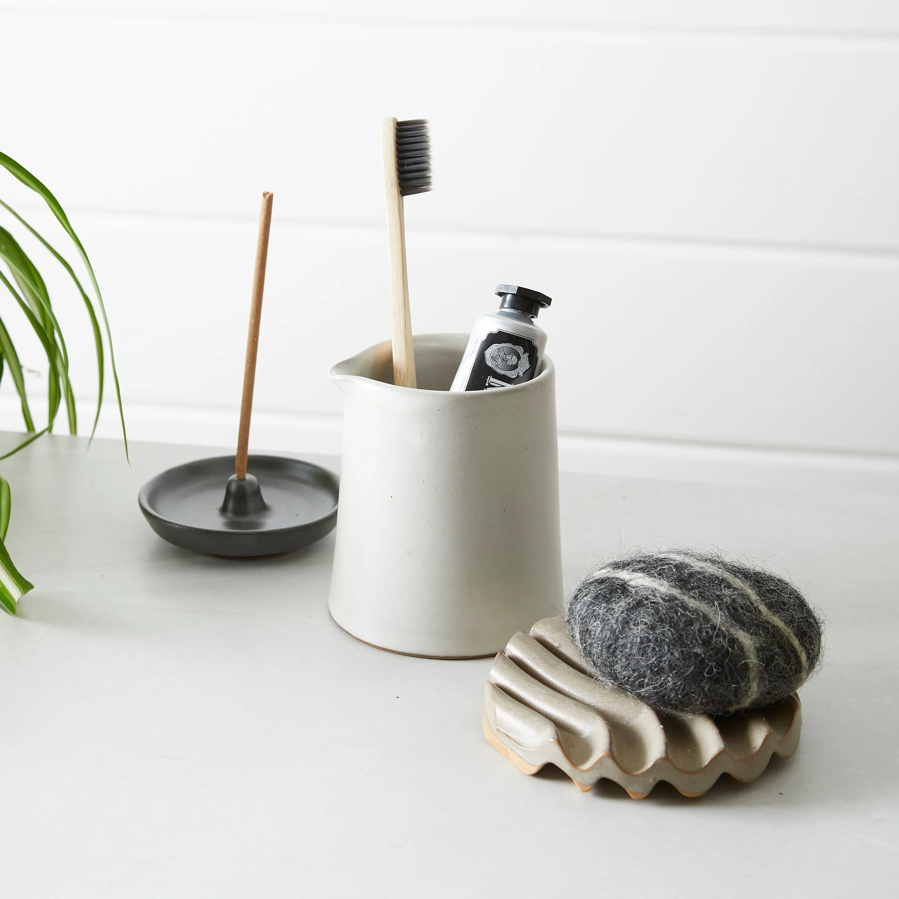 BUNDA Stoneware Ridged Circular Soap Dish (WS)