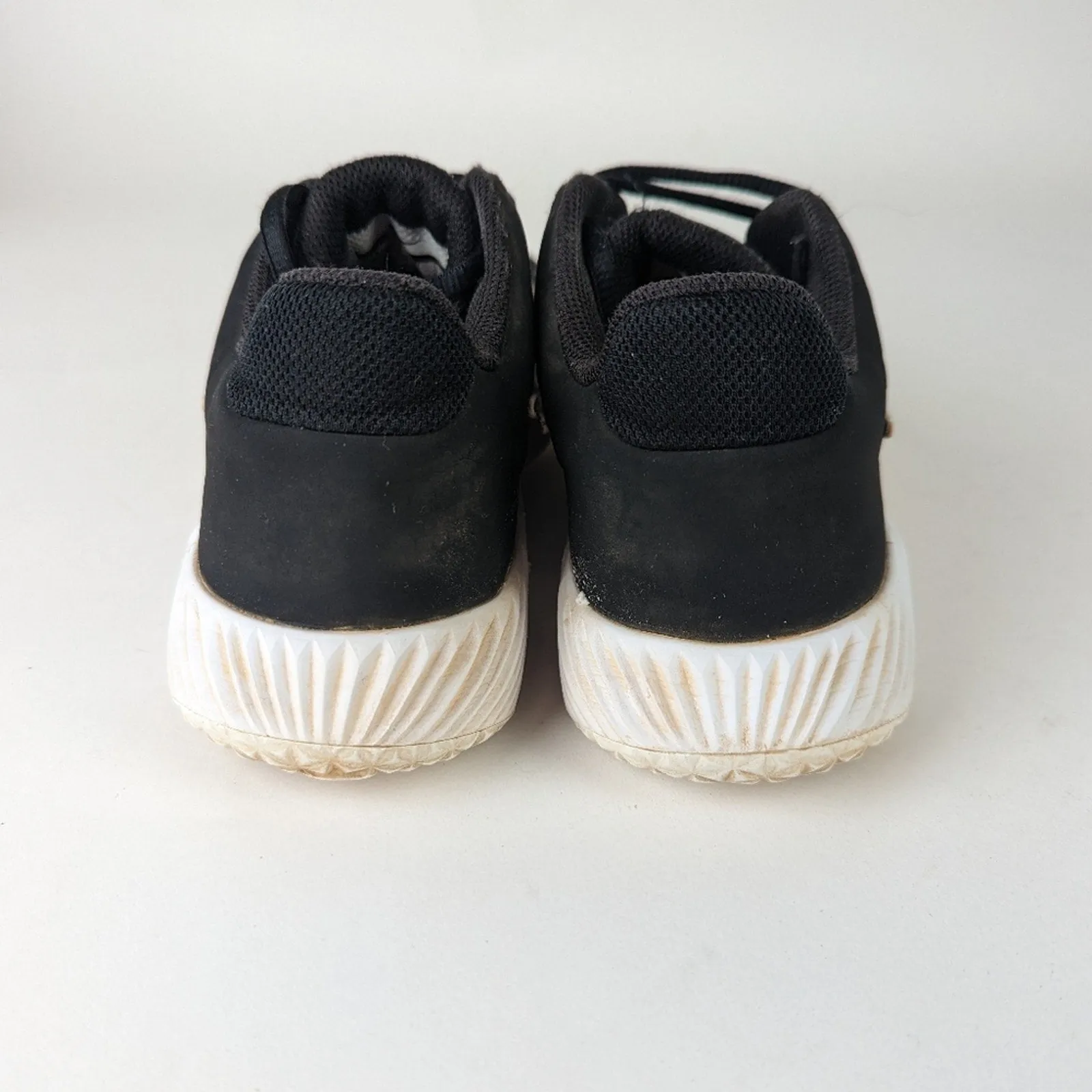 Nike Boys Alpha Huraches Sneakers - 4