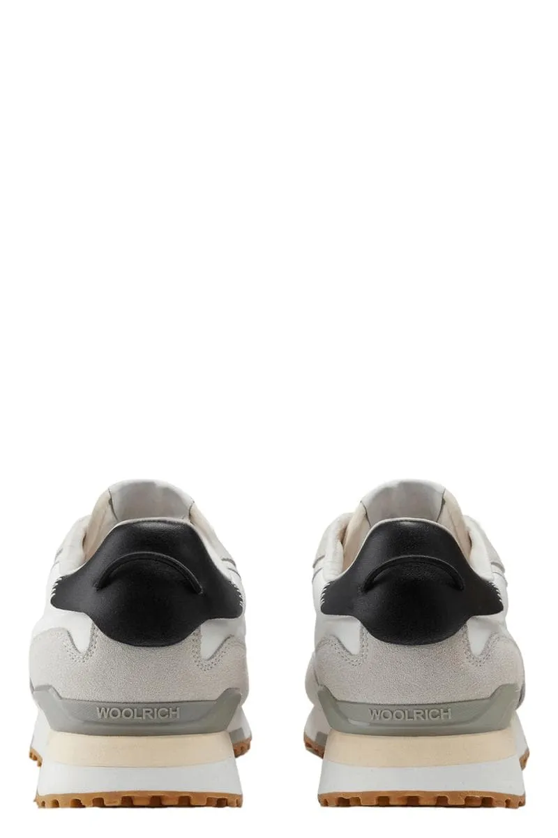 Sneakers retro in pelle con dettagli in nylon
